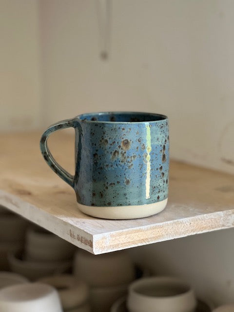 Tasse à thé avec anse