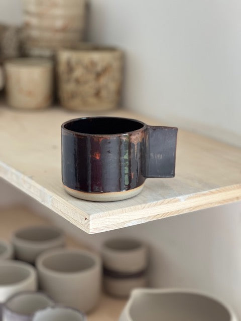 Tasse à café allongé anse