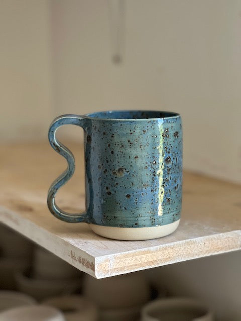 Tasse à thé avec anse