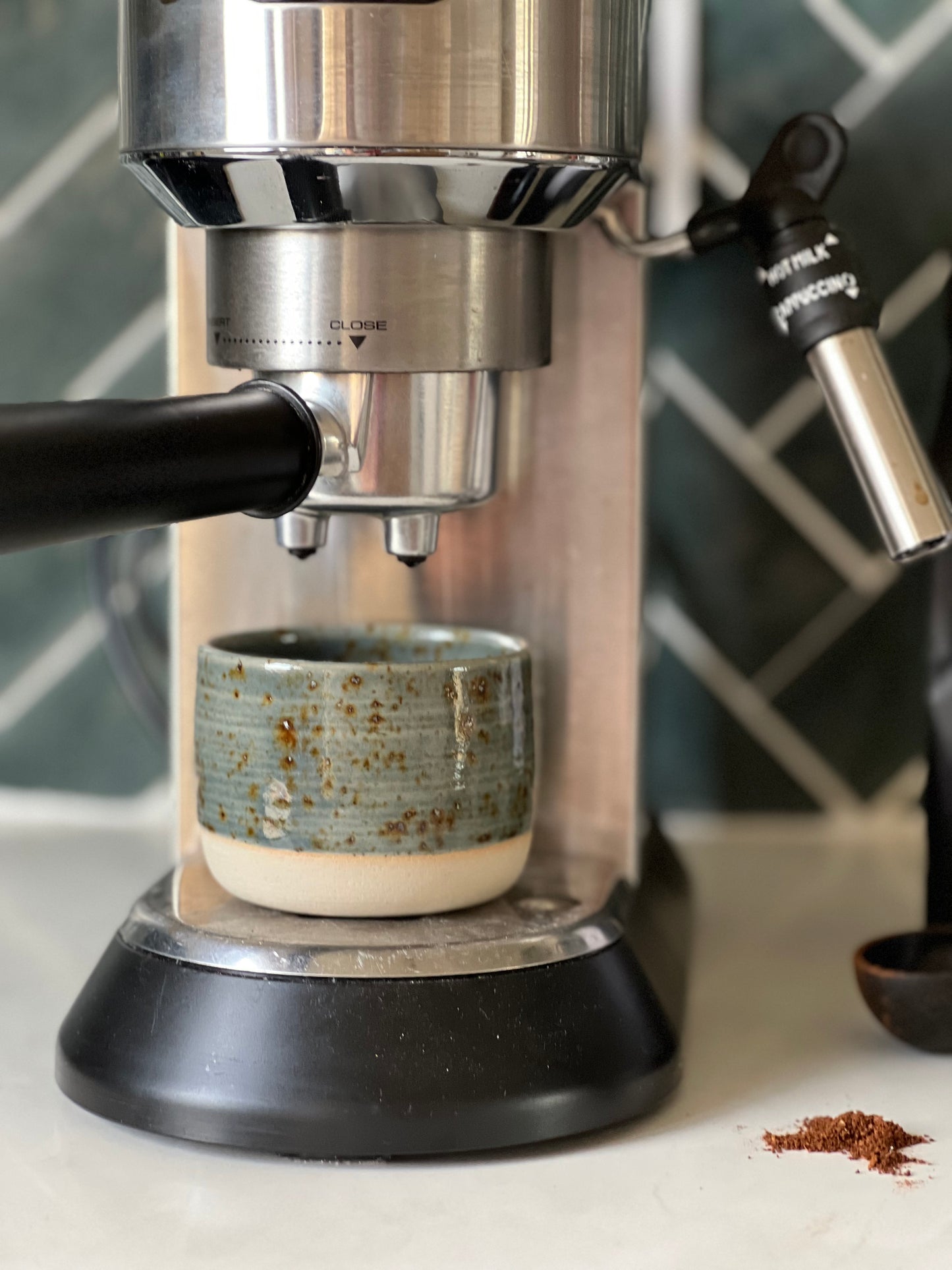 Tasse à café allongé bleue